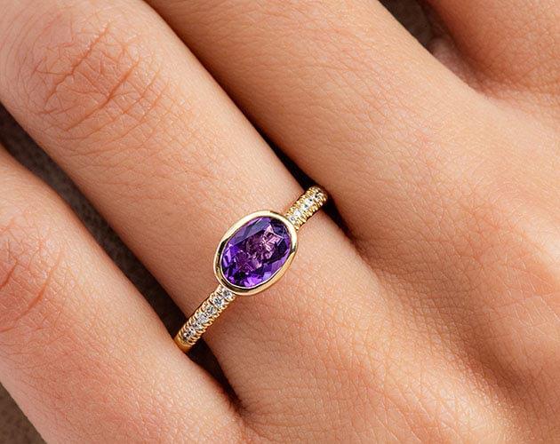 18K Yellow Gold Oval Amethyst Cabochon and Diamond Necklace