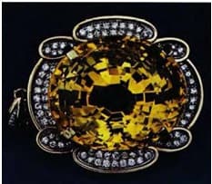 CORUNDUM: Sapphire, Sri Lanka (184, in gold pendant with diamonds) 