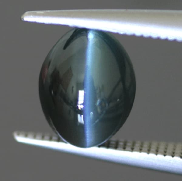 cat's eye alexandrite - blue-green in daylight