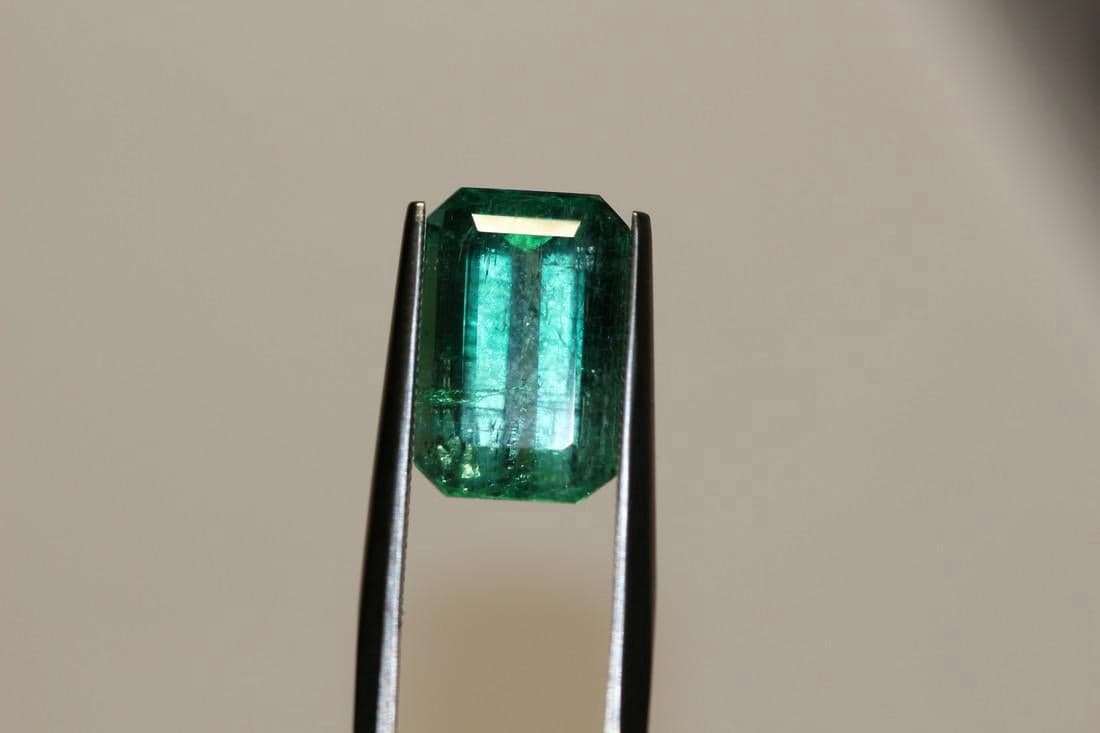 emerald treated with cedarwood oil