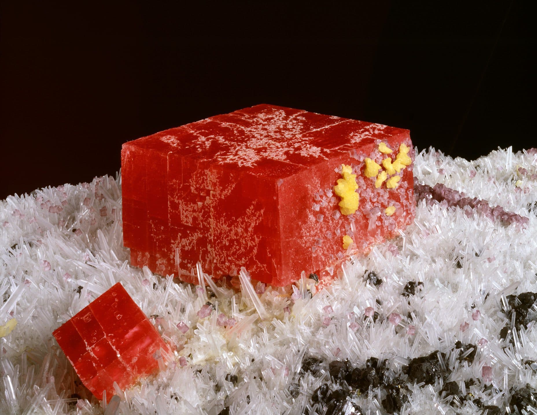 Colorado gemstones - rhodochrosite display