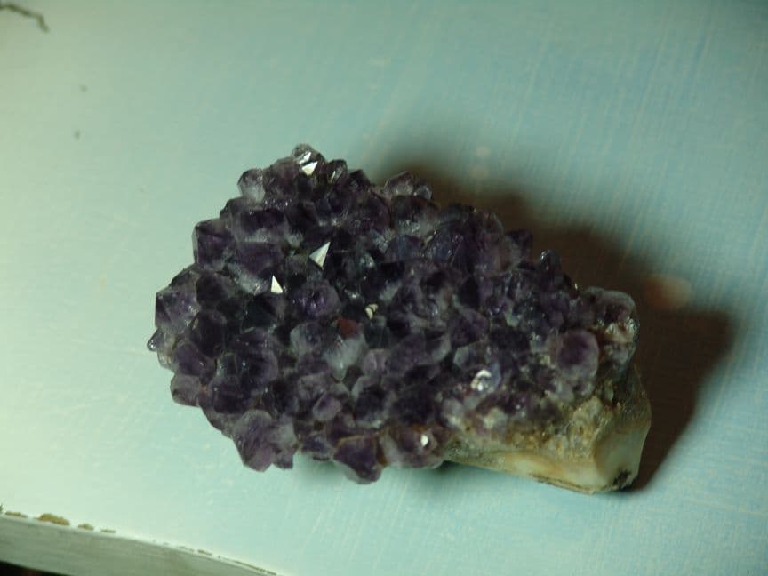 artificial lighting for gems - amethyst