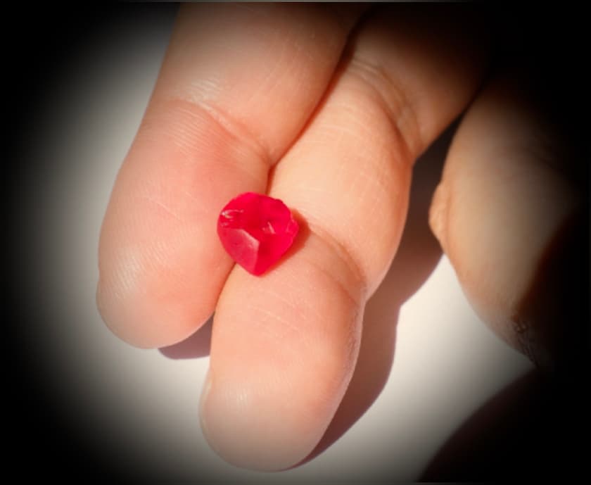 Jedi spinel rough - Man Sin mine