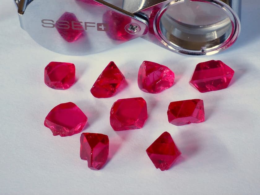 Jedi spinel nat thwe crystals from Mogok