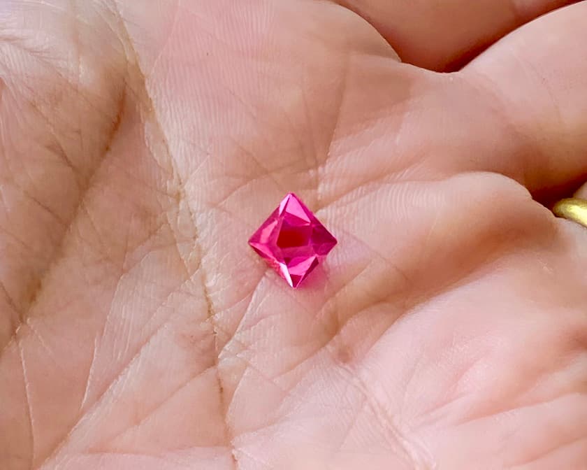uncut Jedi spinel
