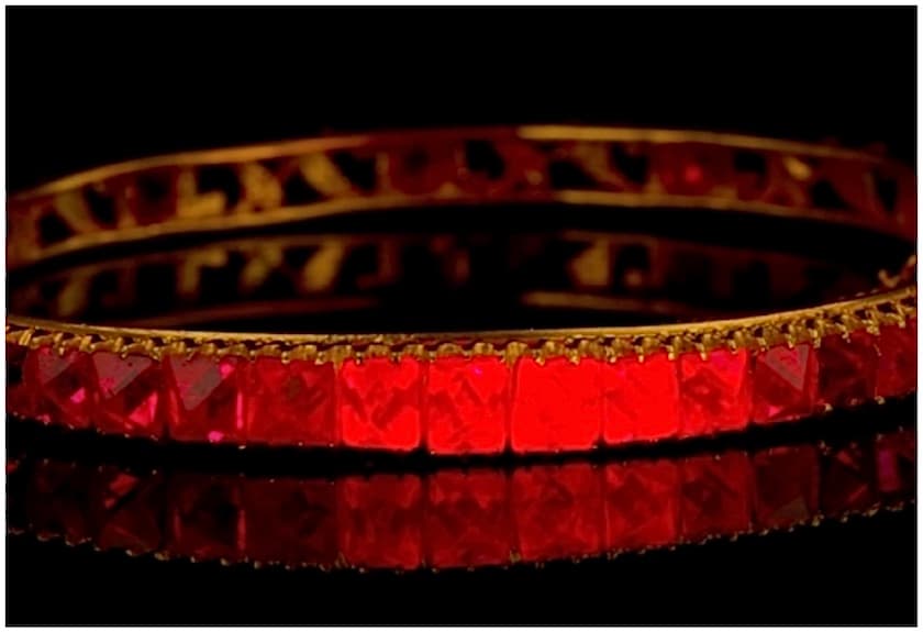 fluorescent Jedi spinels under UV light