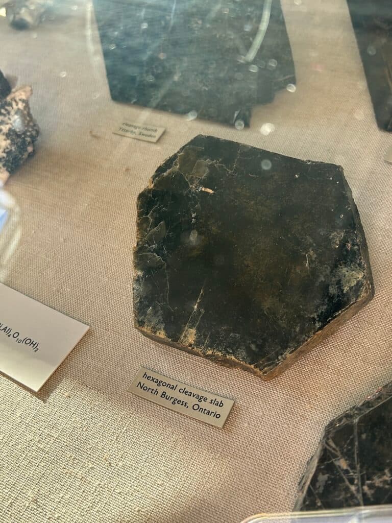 biotite slabs - phyllosilicates