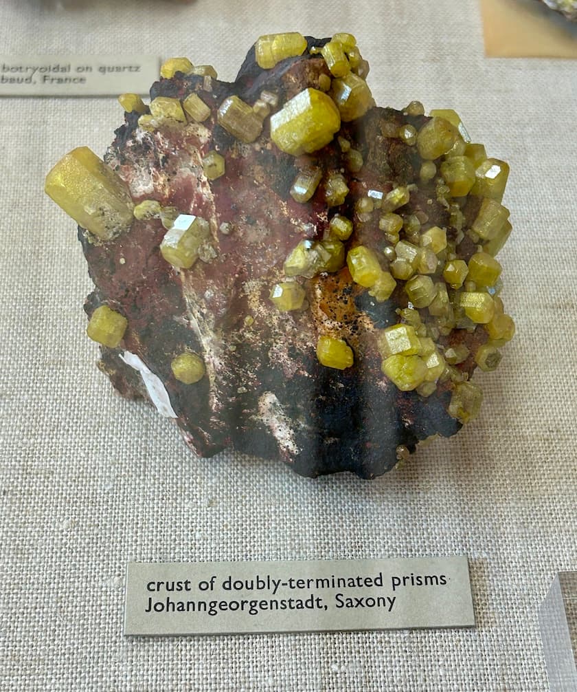 mimetite crystals
