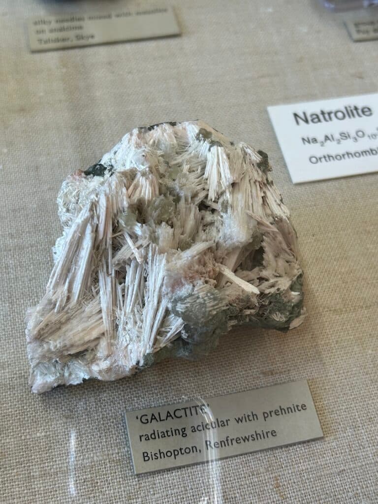 galactite (natrolite)