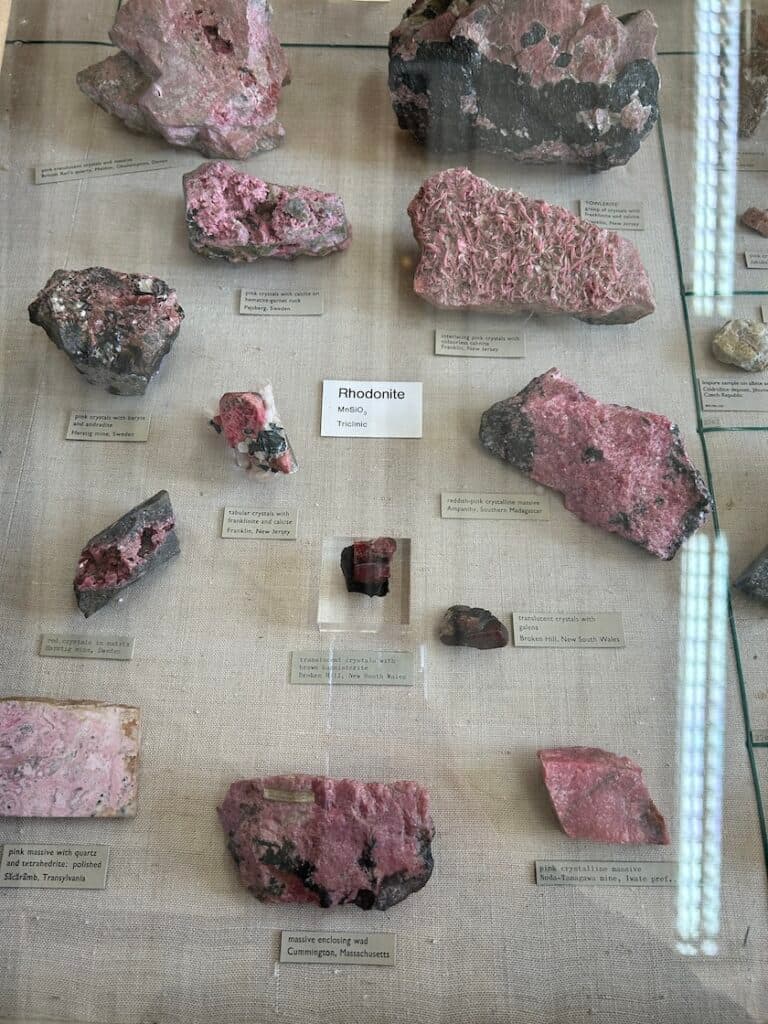 rhodonite crystals