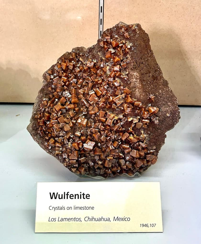 wulfenite crystals