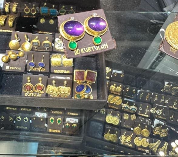 pair of Kurtulan gold fusion earrings