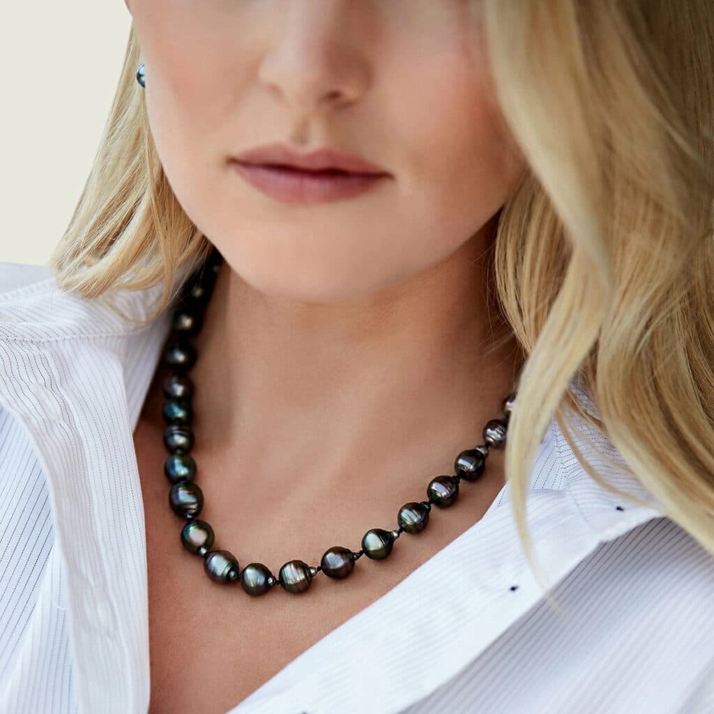 Tahitian black pearls necklace