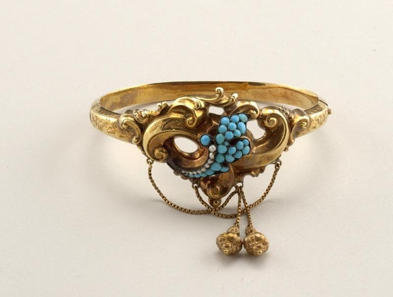 e bright blue color of the turquoise used in this bracelet is as impactful as the richness of the gold. Photo from Cooper Hewitt, Smithsonian Design Museum Collection.
