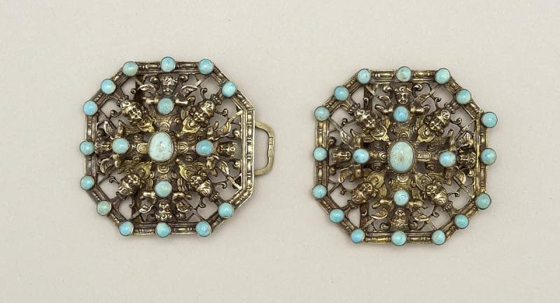 turquoise used in this two-part silver buckle 