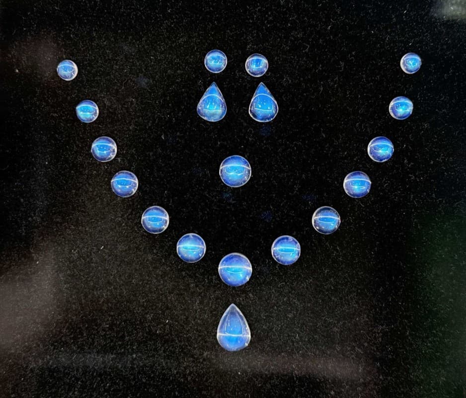 Individual moonstones