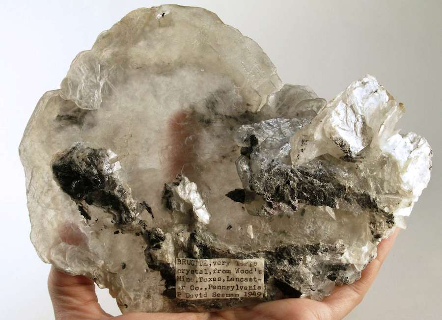 brucite crystals, back - Pennsylvania