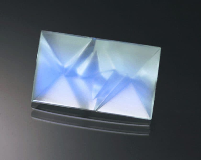 carved moonstone by Tom Munsteiner - grading gem carvings