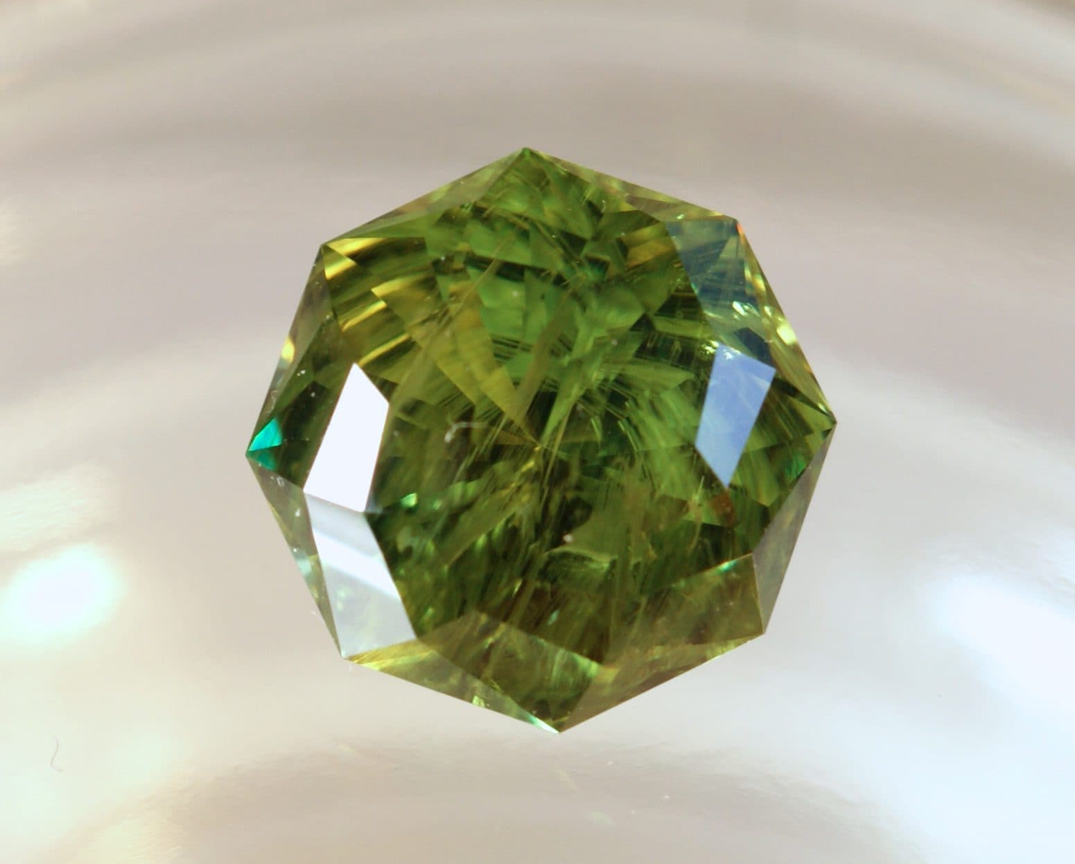 garnet buying - demantoid horsetail inclusions