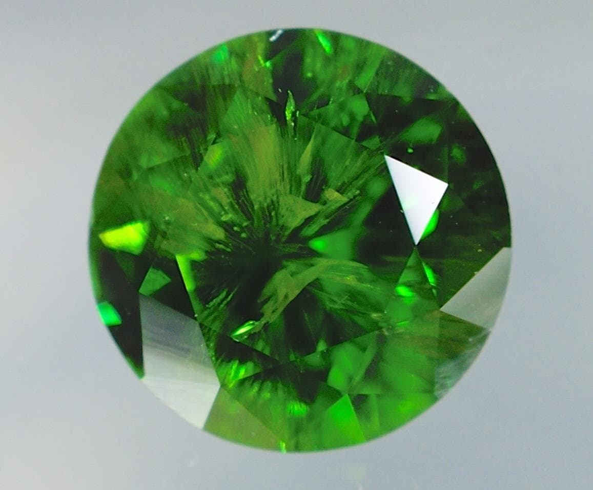 demantoid garnet buying guide - tagil demantoid 1.37 ct