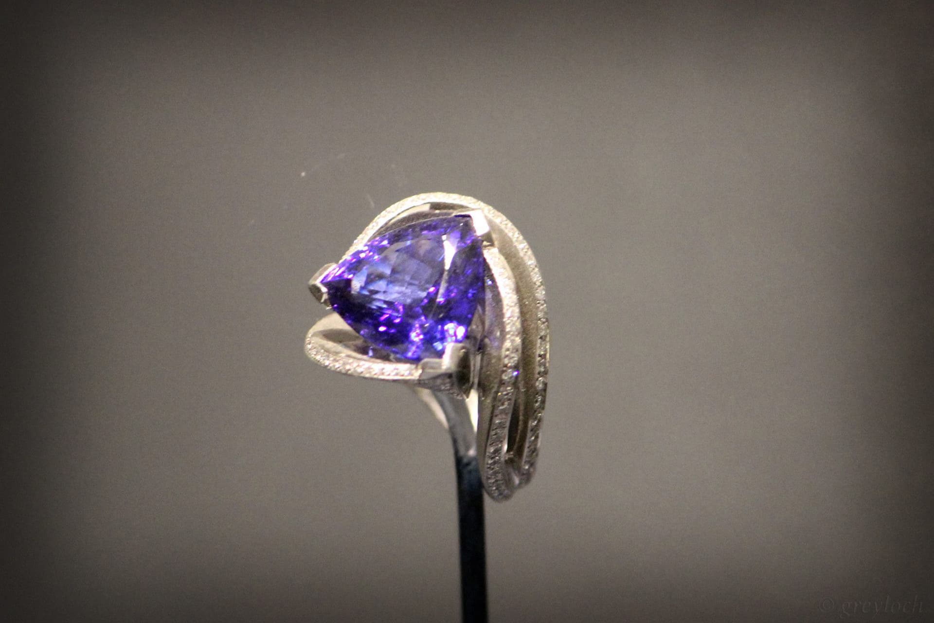 marketing and selling rare gemstones - Schneider tanzanite ring