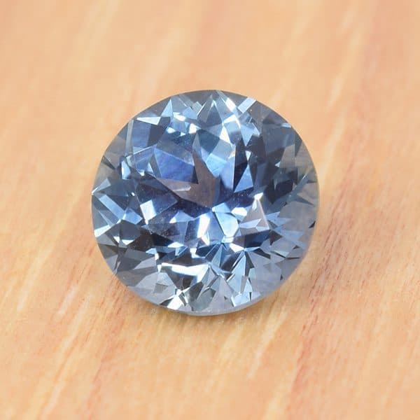 Finished version of Fancy Round Brilliant Cut Sapphire
