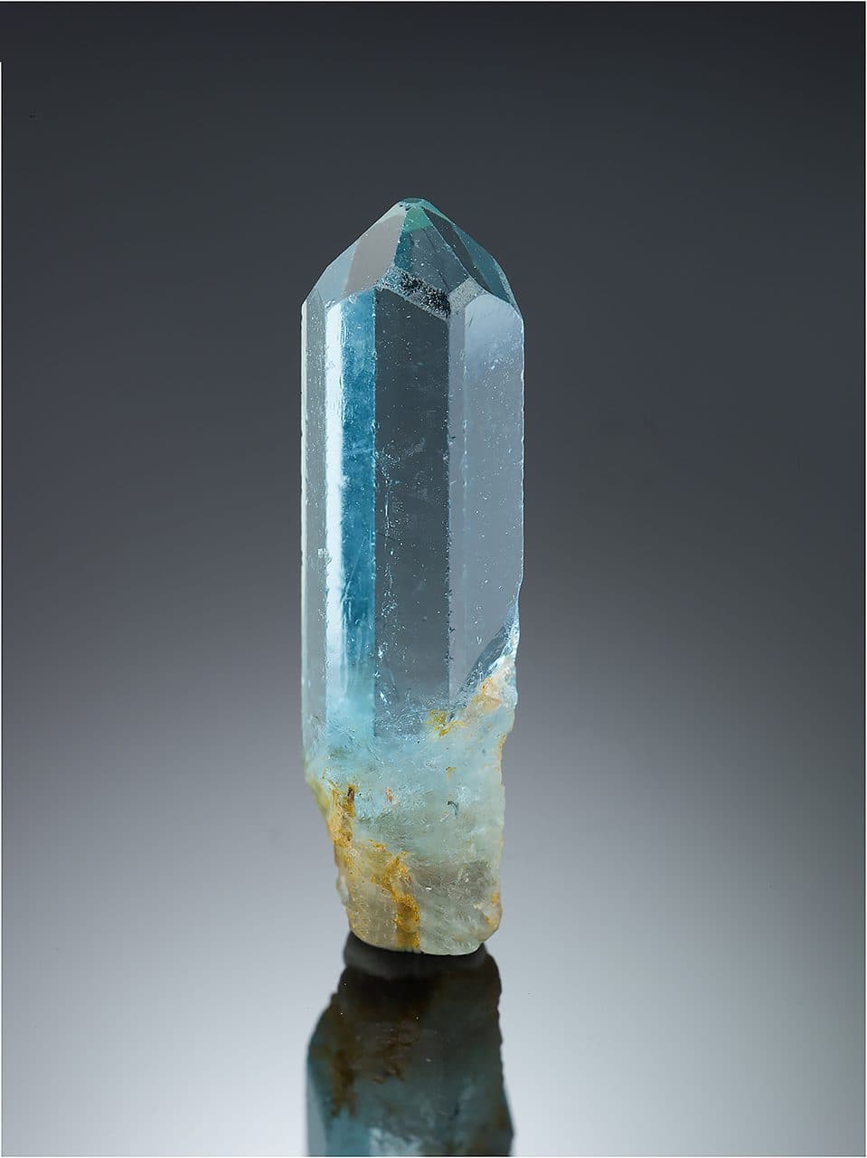 aquamarine with pyramid termination