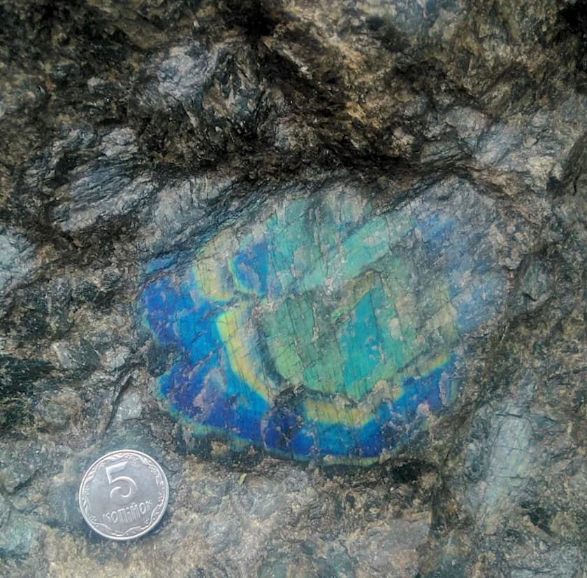 anorthite with labradorescence - Ukraine