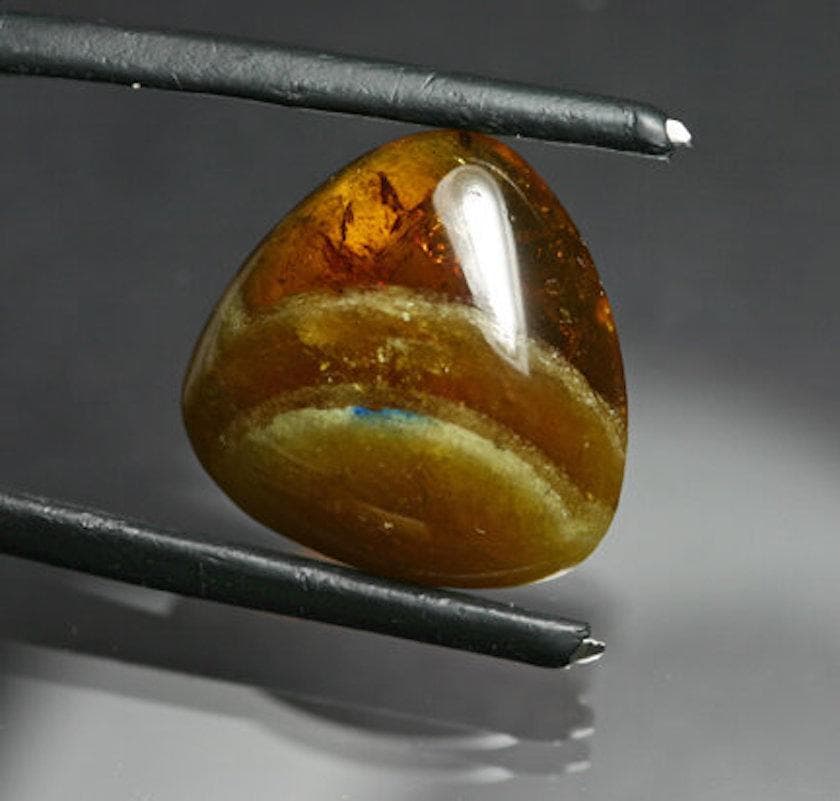 Hydrogrossular cabochon, 13.03 cts, 16.7 mm, Peru.