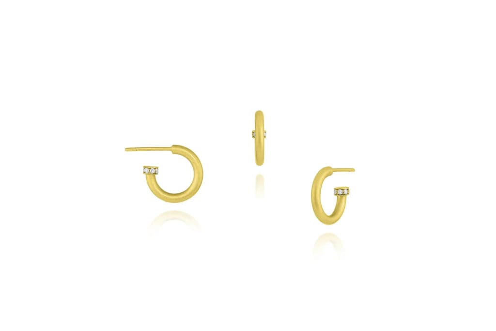 leigh maxwell amani mini hoop earrings
