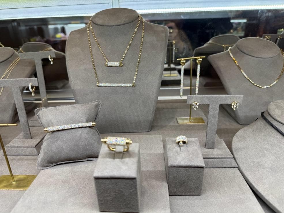ondyn gold diamond jewelry couture display