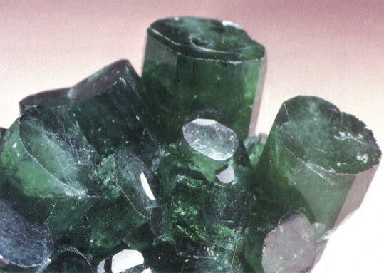 Chatham emerald - cutting synthetic gemstones