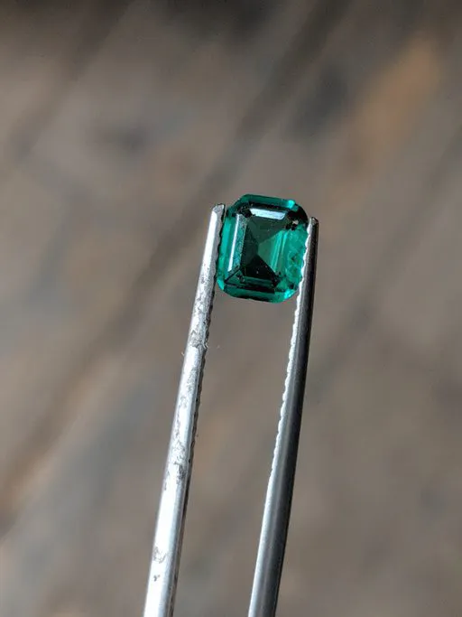 0.89 ct top color emerald