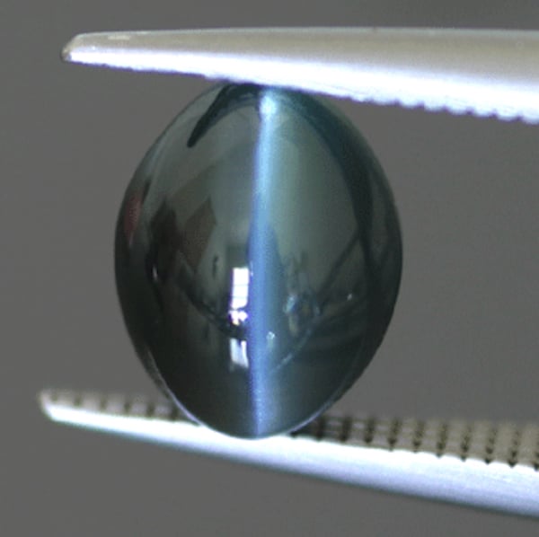 cat's eye alexandrite - blue-green in daylight