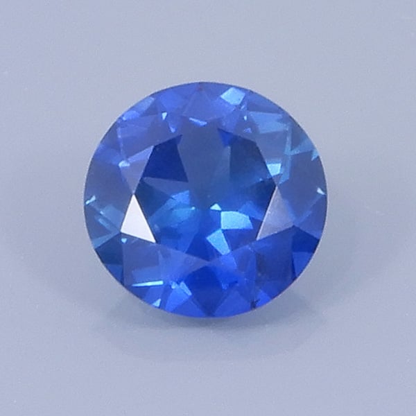 Finished version of Fancyu Round Brilliant Cut Sapphire