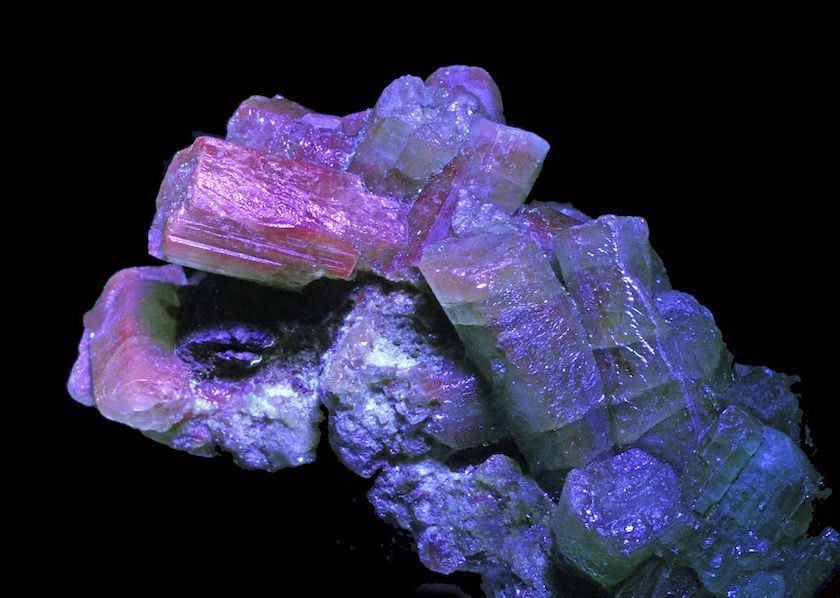 emeralds on matrix - ultraviolet light