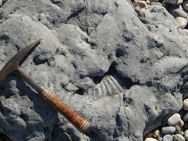 Rock Hammer - Cutting Rough Stones