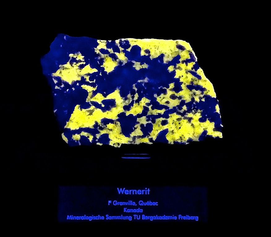 fluorescent wernerite