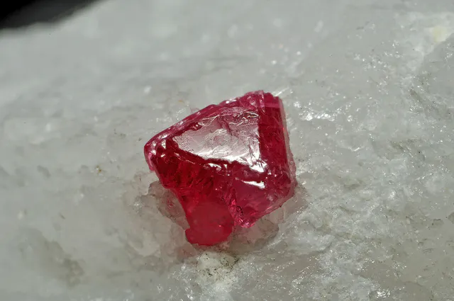 Red spinel - gem identification