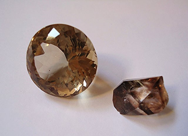 Smoky quartz - gemstone heat treatments