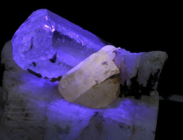 pink apatite - UV light