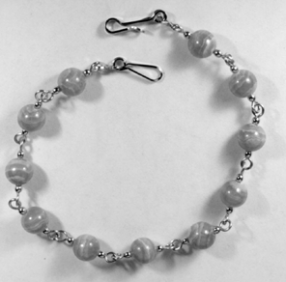 how to make a bead bracelet 18