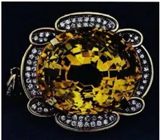 CORUNDUM: Sapphire, Sri Lanka (184, in gold pendant with diamonds) 