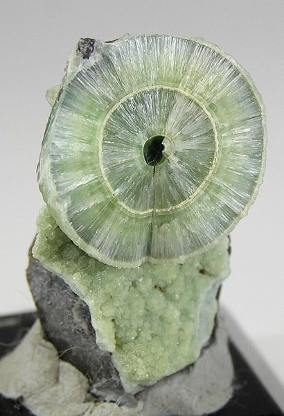 wavellite - acicular radiating crystals