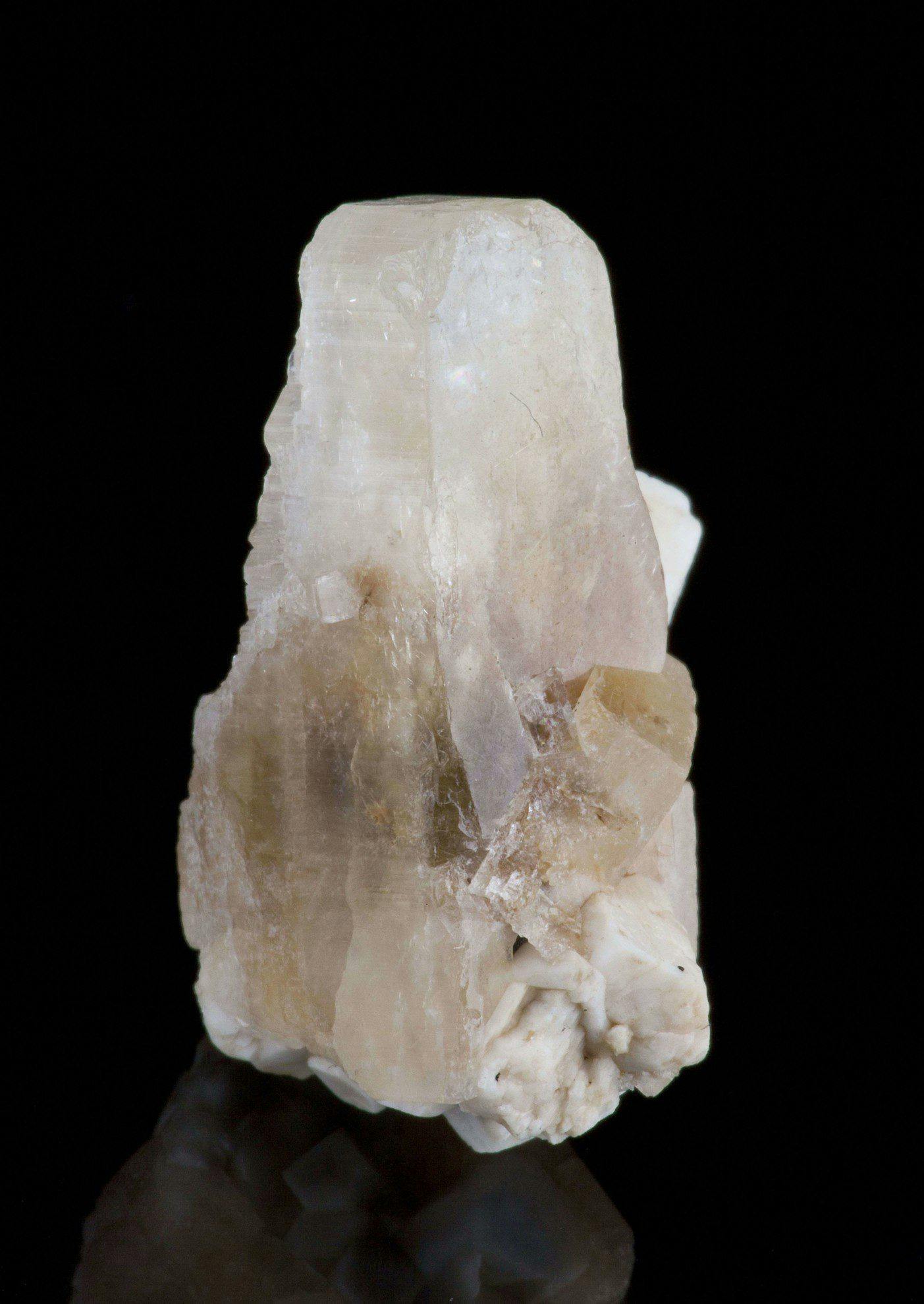 zektzerite crystal, white light