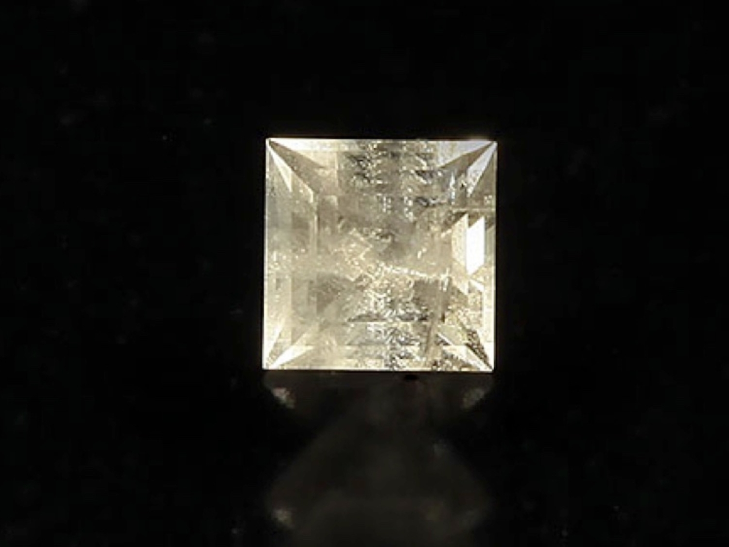 square brilliant-cut zektzerite