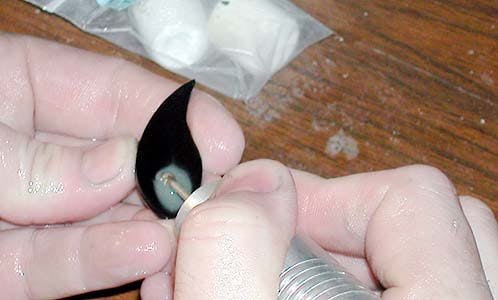 Arizona black jade pendant - Drilling a hole for the pearl pin