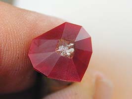 Crown break facets - heart ruby