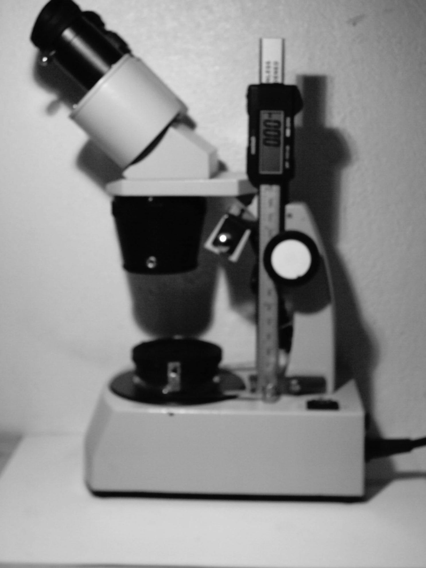 A microscope adapted for measuring OTL gemstone RIs.