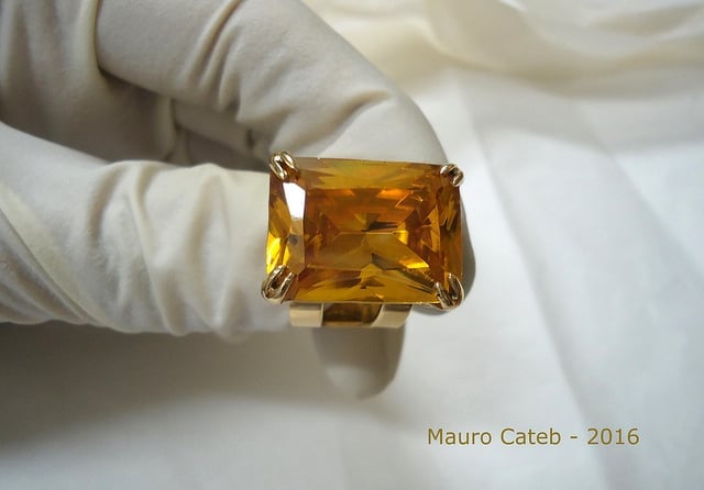 November birthstone - topaz